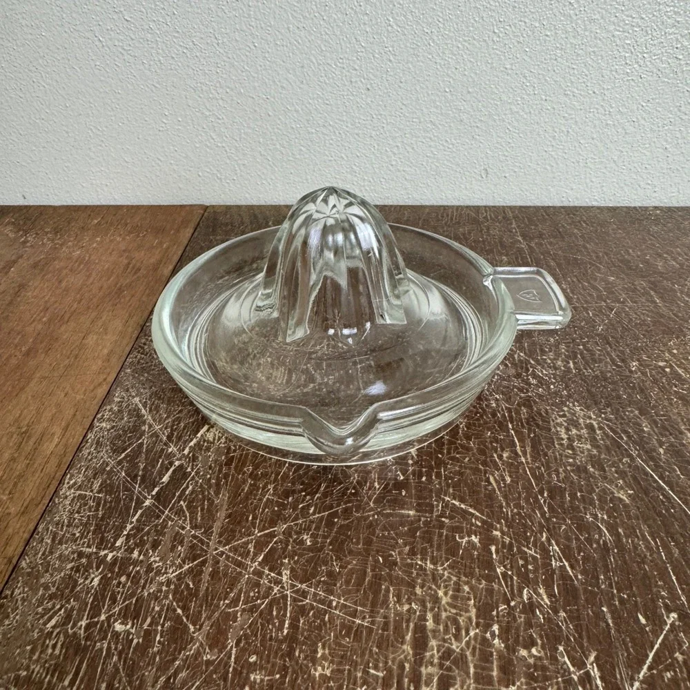 Vintage Federal Glass Citrus‎ Juicer Hand Press Reamer Fruit Juice Squeezer